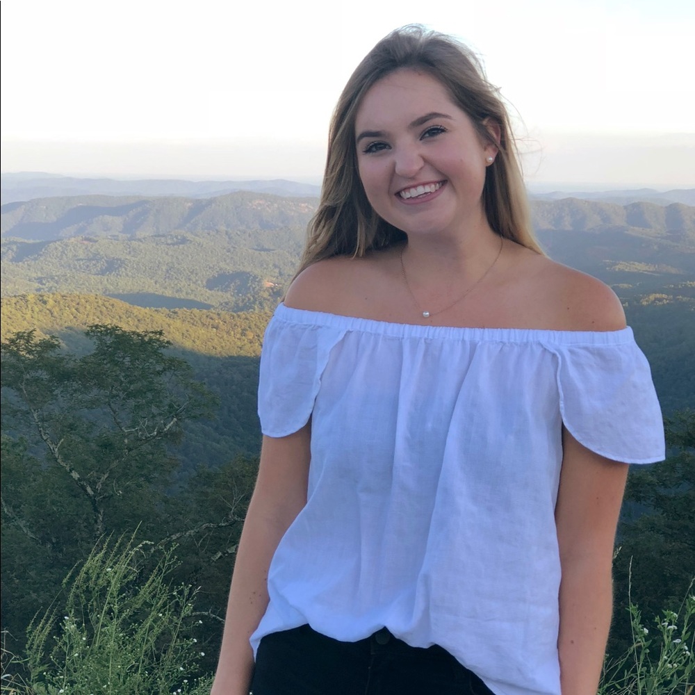 Meet your Posher, Caroline